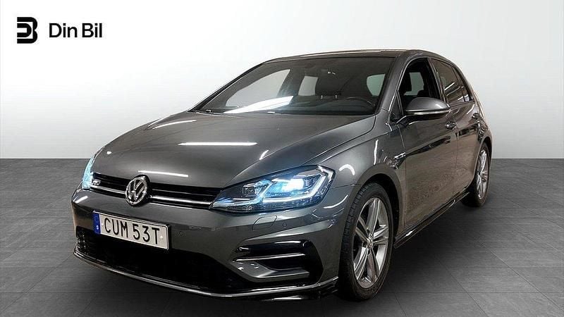 Mörkgrå Begagnad 2019 VW Golf VIII R-line Halvkombi | 199 900 kr (Marknadspris) - Bild 1/4