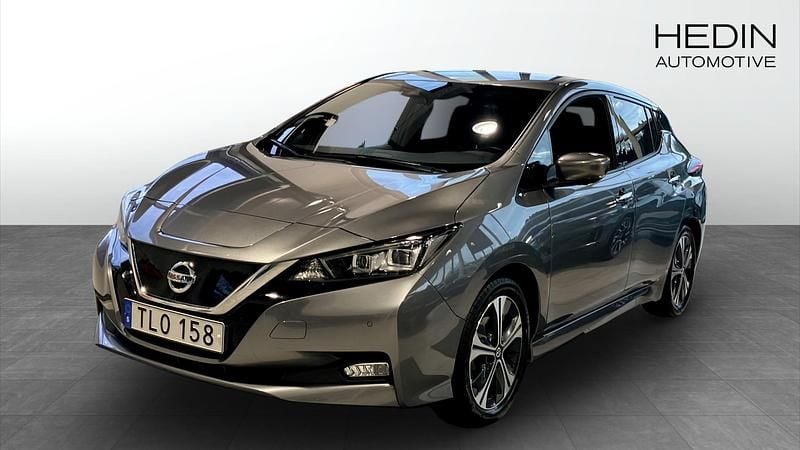 Grå (grey) Begagnad 2021 Nissan Leaf N-Connecta Halvkombi | 169 900 kr (Marknadspris) - Bild 1/4