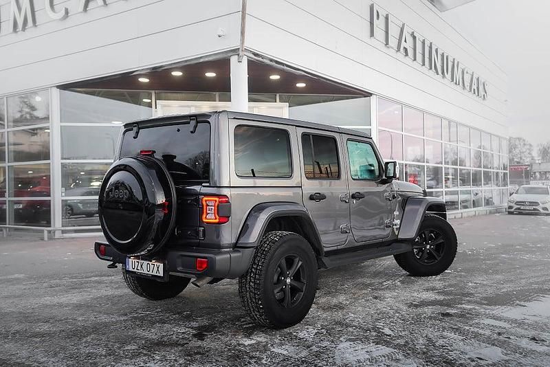 Begagnad Jeep Wrangler Unlimited Sahara 379 HK (278 kW) 2021 Grå SUV