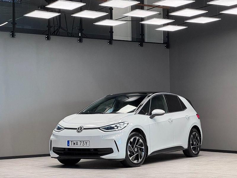 Vit Begagnad 2024 VW ID.3 Pro Performance Halvkombi | 379 900 kr (Marknadspris) - Bild 1/3