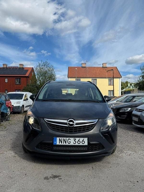 Grå Begagnad 2014 Opel Zafira Tourer Enjoy Minibuss | 69 500 kr (Marknadspris) - Bild 1/4