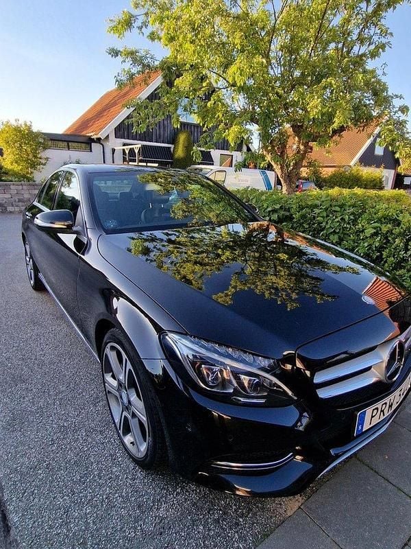 Svart Begagnad 2015 Mercedes C220 Sedan | 215 000 kr (Marknadspris) - Bild 1/4
