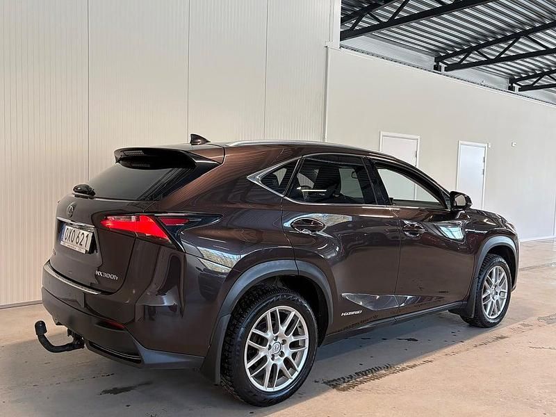 Begagnad Lexus NX300h Executive Line 197 HK (144 kW) 2015 Mörkbrun SUV
