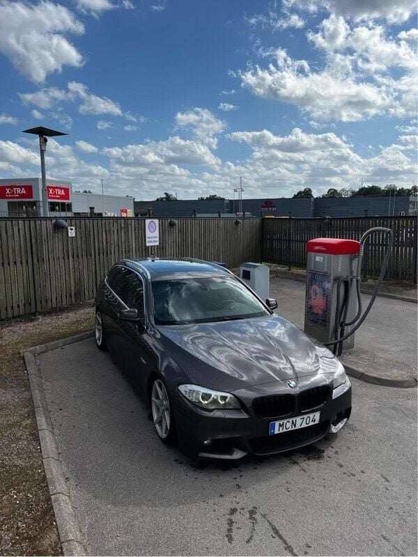 Brun Begagnad 2012 BMW 520 Sport Line Kombi | 95 000 kr (Marknadspris) - Bild 1/4