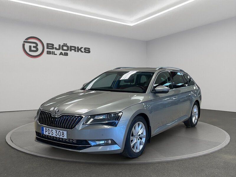 Ljusbrun Begagnad 2016 Skoda Superb Business Line Kombi | 198 500 kr (Marknadspris) - Bild 1/4