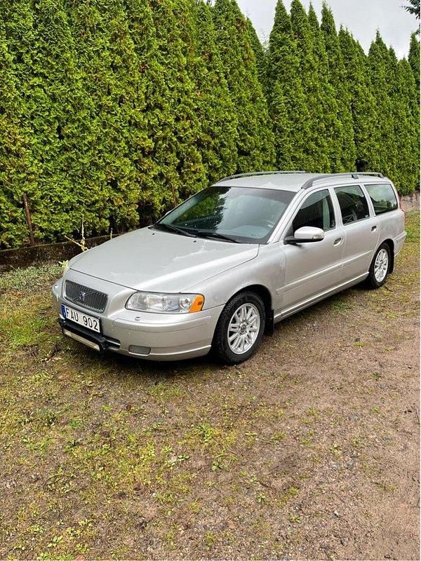 Grå Begagnad 2007 Volvo V70 Momentum Kombi | 27 500 kr (Marknadspris) - Bild 1/4