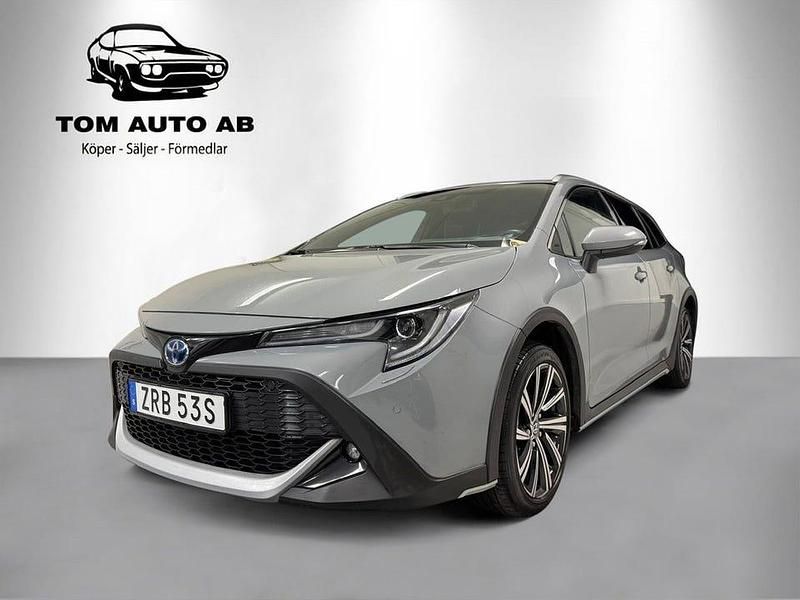 Grå Begagnad 2022 Toyota Corolla Kombi | 269 900 kr (Marknadspris) - Bild 1/4