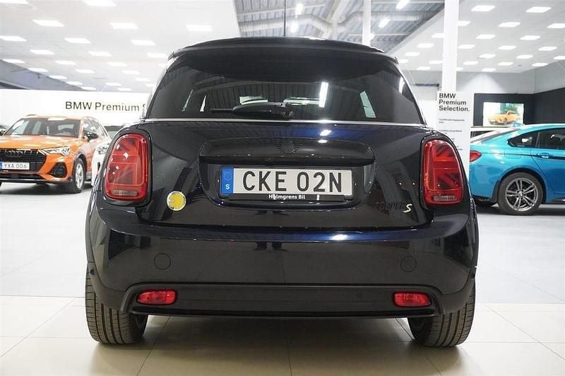 Begagnad Mini Cooper 135 kW (184 HK) 2023 Svart Halvkombi