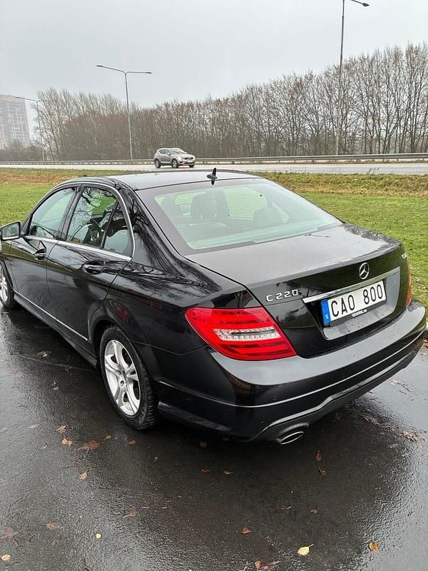 Begagnad 2013 Mercedes C220 Sedan | 130 000 kr (Lite dyr) - Bild 1/4