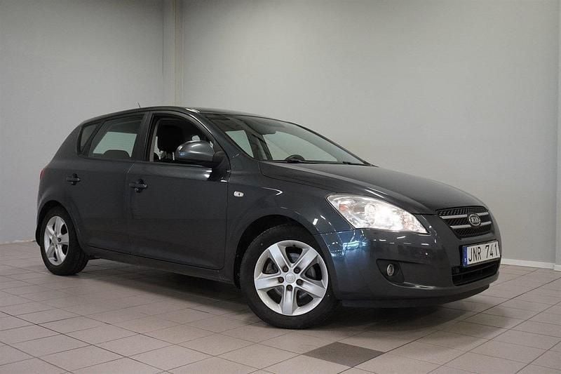 Grå Begagnad 2009 Kia Ceed EX Halvkombi | 44 900 kr (Marknadspris) - Bild 1/4