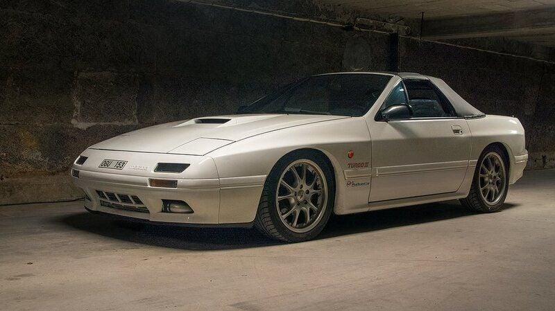 Vit Begagnad 1989 Mazda RX7 Halvkombi | 179 000 kr - Bild 1/4