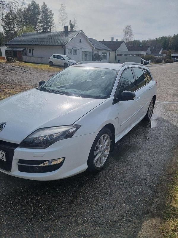 Vit Begagnad 2011 Renault Laguna GrandTour Kombi | 34 000 kr (Marknadspris) - Bild 1/4
