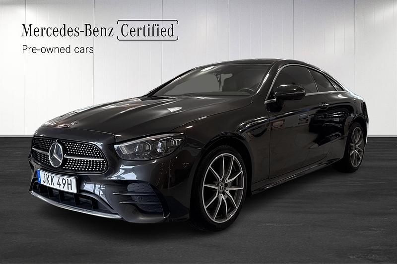 Grå (blue) Begagnad 2021 Mercedes E220 AMG Sportkupé | 439 000 kr (Bra pris) - Bild 1/4