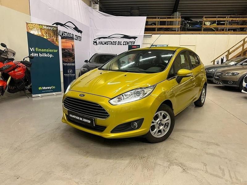 Gul Begagnad 2015 Ford Fiesta Titanium | 49 900 kr (Marknadspris) - Bild 1/4