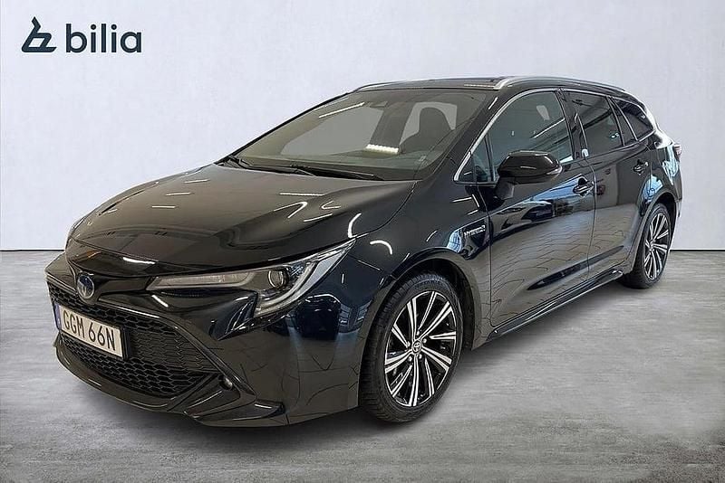 Svart Begagnad 2021 Toyota Corolla Kombi | 239 900 kr (Marknadspris) - Bild 1/4