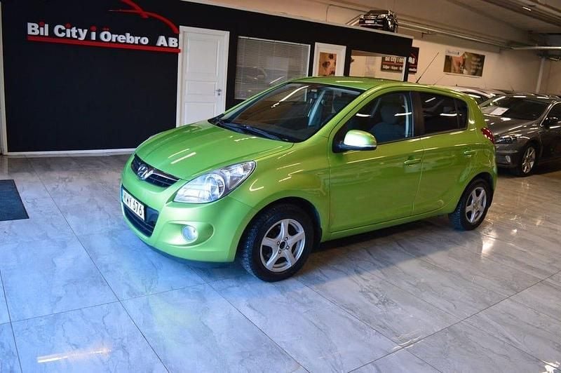 Grön Begagnad 2011 Hyundai i20 Halvkombi | 44 900 kr (Marknadspris) - Bild 1/4