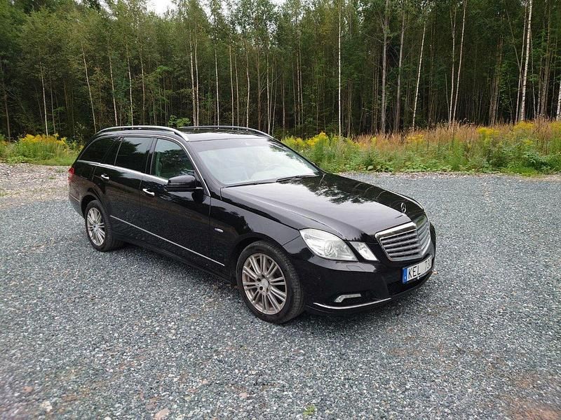 Svart Begagnad 2010 Mercedes E350 Exclusive Kombi | 84 000 kr (Superpris) - Bild 1/4