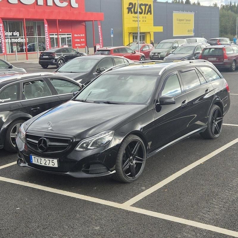 Svart Begagnad 2014 Mercedes E220 Kombi | 130 000 kr (Superpris) - Bild 1/2