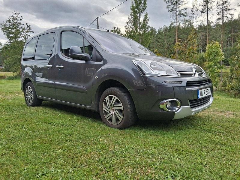 Grå Begagnad 2014 Citroën Berlingo Minibuss | 59 595 kr (Superpris) - Bild 1/4