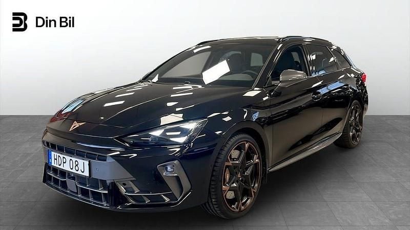 Midnight black metallic Begagnad 2025 Cupra Leon VZ Kombi | 426 500 kr - Bild 1/4