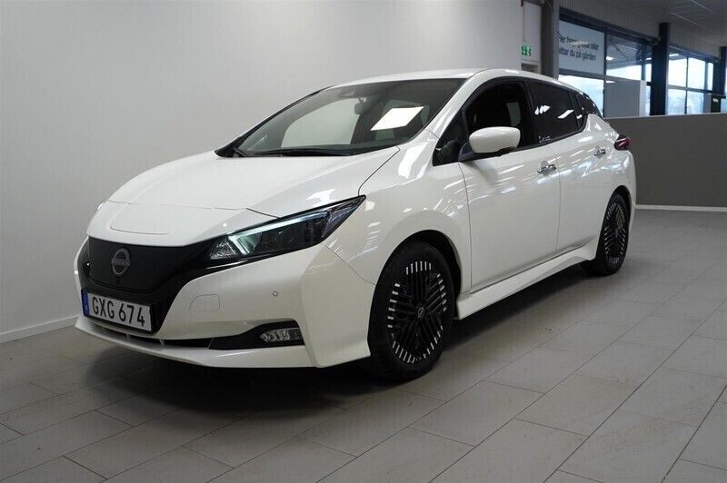 Okänd Begagnad 2023 Nissan Leaf 360º Halvkombi | 208 800 kr (Marknadspris) - Bild 1/4