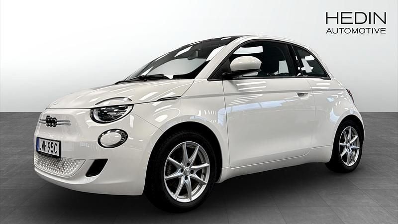 Vit Begagnad 2022 Fiat 500e Icon Halvkombi | 184 900 kr (Marknadspris) - Bild 1/4