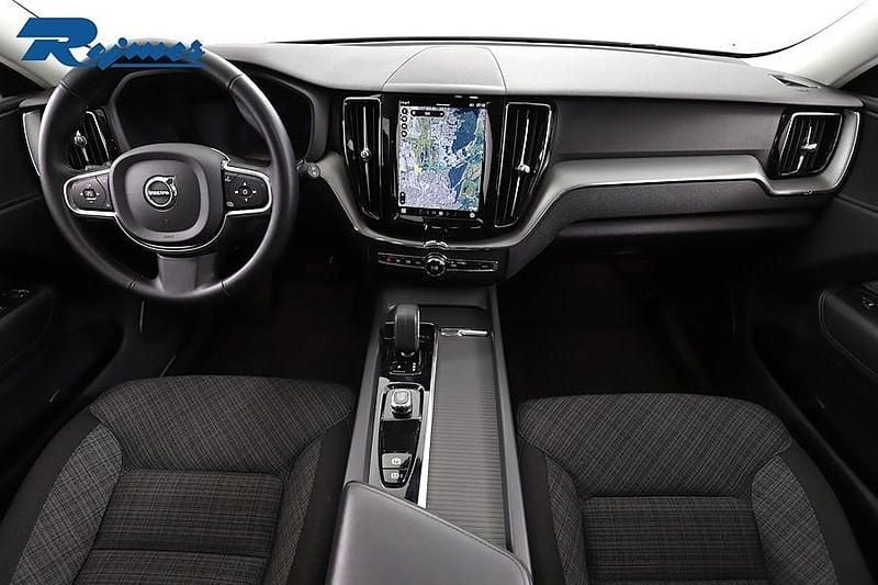 Begagnad Volvo XC60 Core 253 HK (186 kW) 2023 Crystal vit metallic SUV