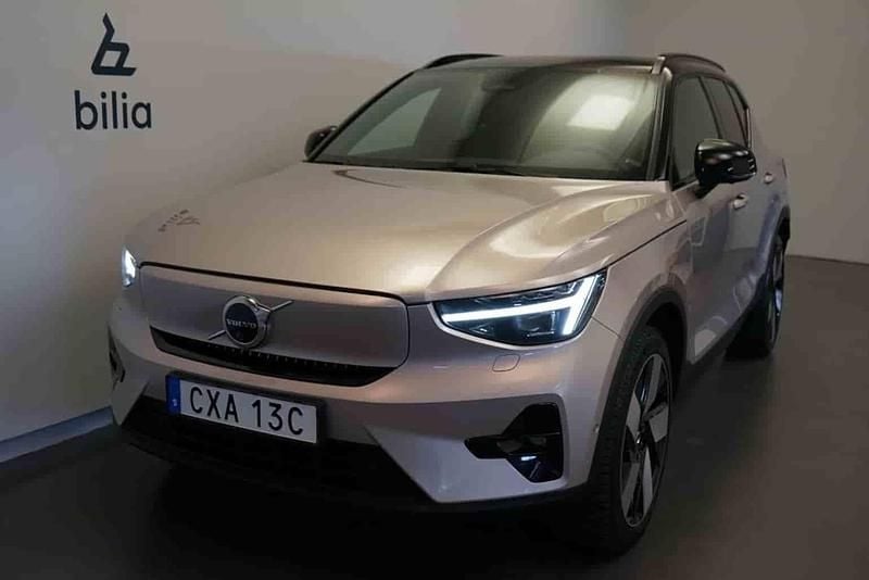 Grå Begagnad 2024 Volvo XC40 SUV | 479 500 kr - Bild 1/1