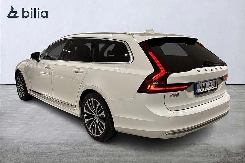Begagnad Volvo V90 Core 253 HK (186 kW) 2022 Vit Kombi