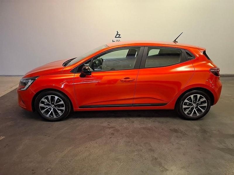 Begagnad Renault Clio V Equilibre 144 HK (105 kW) 2022 Orange Halvkombi
