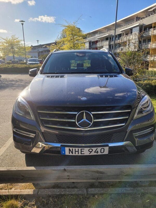 Grå Begagnad 2013 Mercedes ML350 SUV | 185 000 kr (Marknadspris) - Bild 1/4