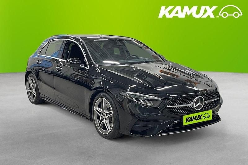 Svart Begagnad 2024 Mercedes A200 AMG Halvkombi | 359 700 kr (Dyr) - Bild 1/3