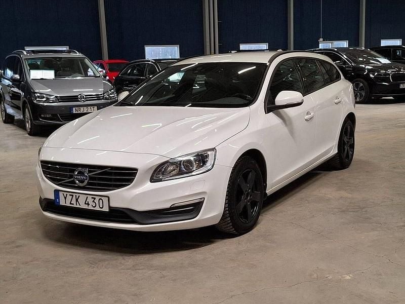 Begagnad Volvo V60 Kinetic 152 HK (111 kW) 2017 Vit Kombi