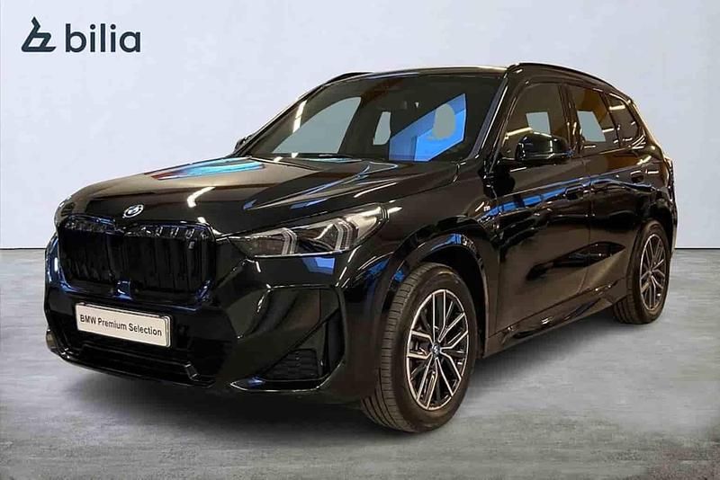 Svart Begagnad 2024 BMW iX1 SUV | 468 500 kr (Dyr) - Bild 1/1