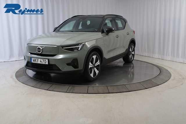 Grön (sage green metallic) Begagnad 2022 Volvo XC40 Plus SUV | 329 900 kr - Bild 1/4