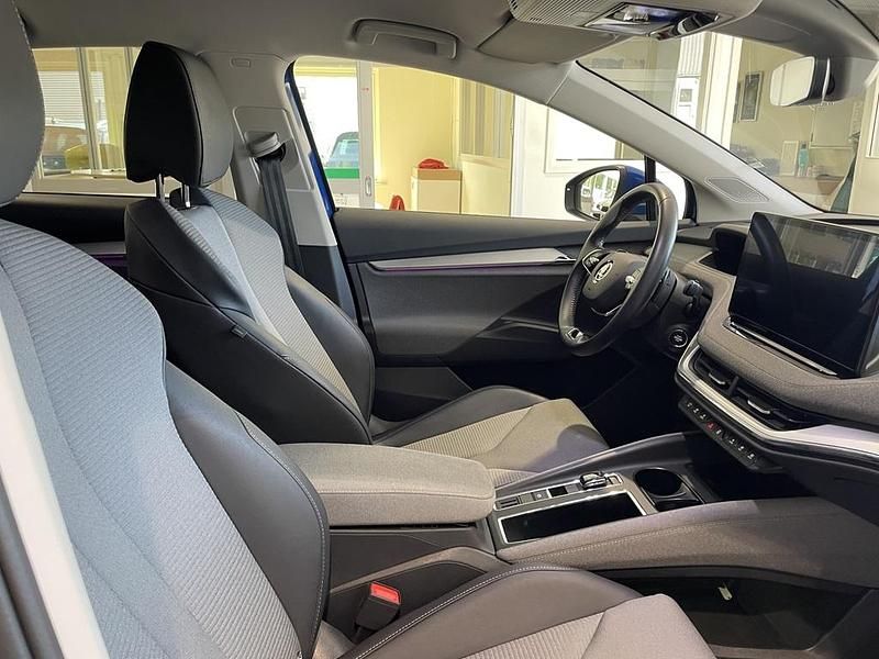 Begagnad Skoda Enyaq iV 150 kW (204 HK) 2023 Blå SUV