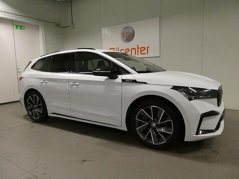 Begagnad Skoda Enyaq iV SportLine 150 kW (204 HK) 2022 Vit SUV