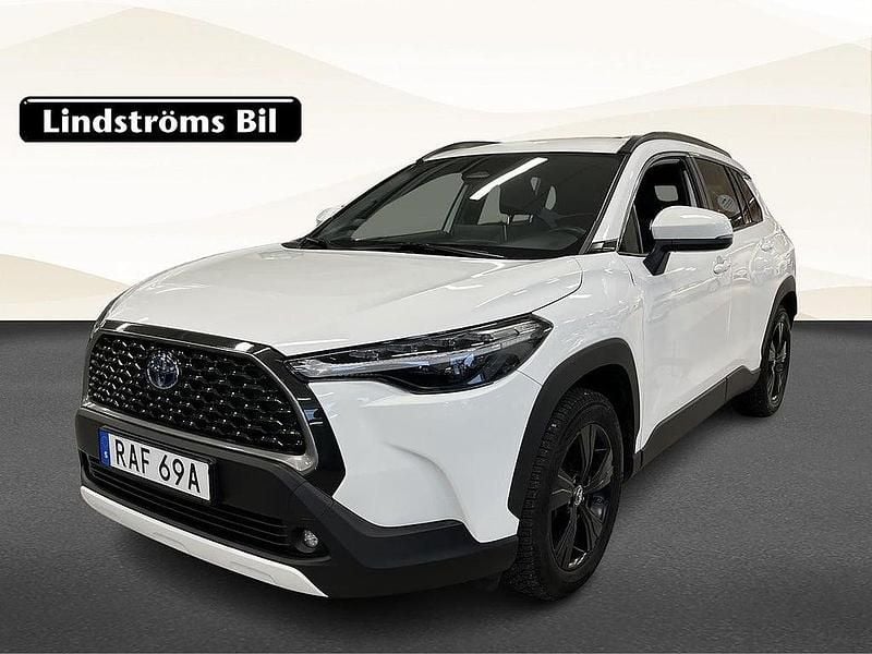 Vit Begagnad 2022 Toyota Corolla Cross Style SUV | 349 900 kr (Marknadspris) - Bild 1/3