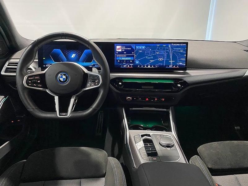 Begagnad BMW 330e M Sport 184 HK (135 kW) 2024 Svart Sedan