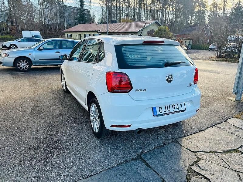 Begagnad VW Polo 90 HK (66 kW) 2016 Vit Halvkombi