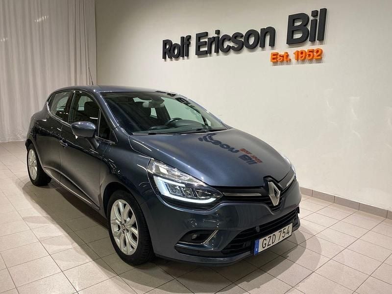 Grå Begagnad 2018 Renault Clio IV Intens Halvkombi | 139 500 kr (Marknadspris) - Bild 1/4
