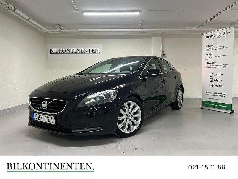 Svart Begagnad 2014 Volvo V40 Momentum Kombi | 119 800 kr (Marknadspris) - Bild 1/4