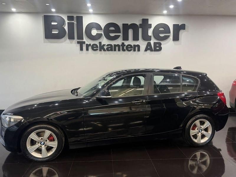 Begagnad BMW 116 116 HK (85 kW) 2012 Svart Halvkombi