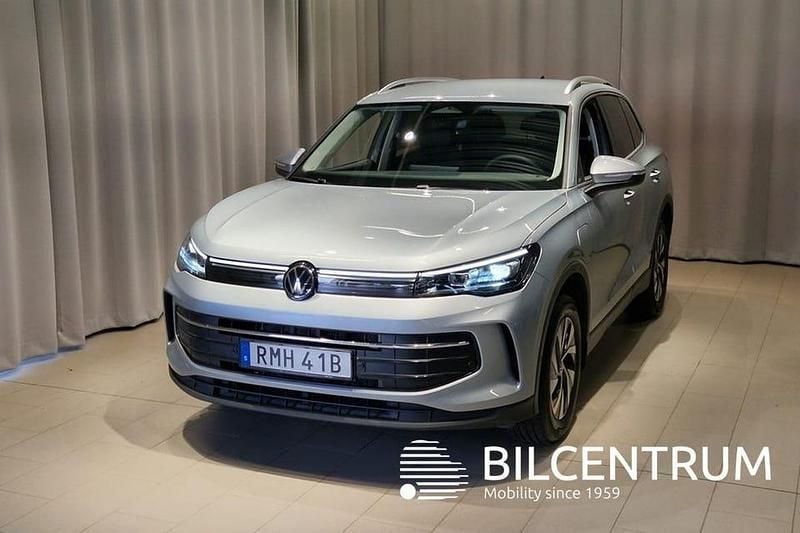 Silver Begagnad 2025 VW Tiguan Life SUV | 474 900 kr (Dyr) - Bild 1/4