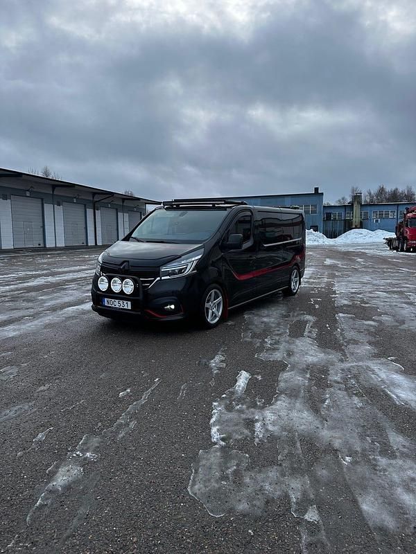 Begagnad 2021 Renault Trafic Minibuss | 250 000 kr (Lite dyr) - Bild 1/4