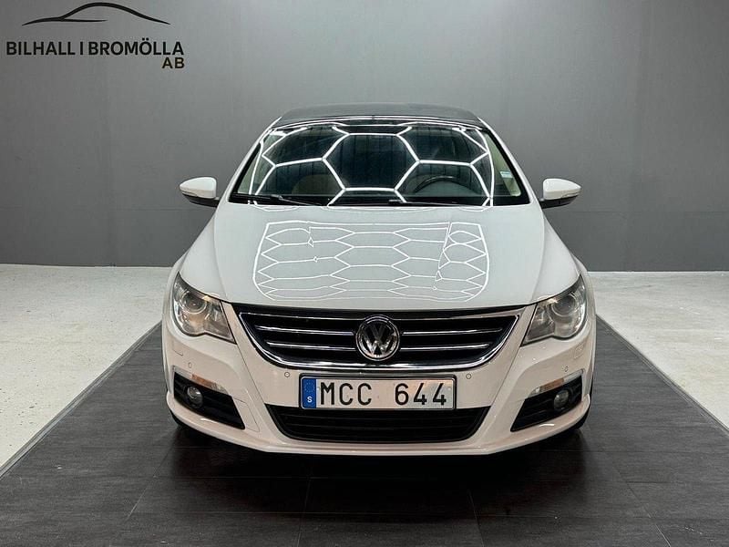 Vit Begagnad 2012 VW CC Sedan | 119 900 kr (Marknadspris) - Bild 1/4