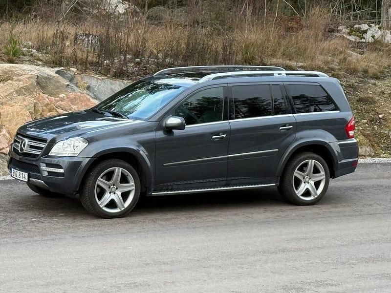 Mörkgrå Begagnad 2010 Mercedes GL450 AMG SUV | 155 000 kr - Bild 1/4