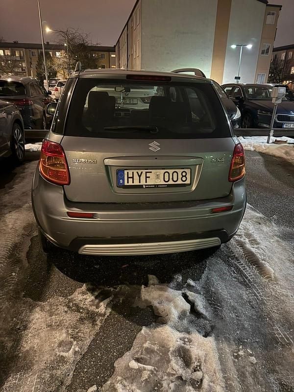 Silvergrå Begagnad 2009 Suzuki SX4 | 50 000 kr (Marknadspris) - Bild 1/4