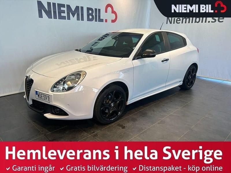 Vit Begagnad 2018 Alfa Romeo Giulietta Halvkombi | 139 900 kr (Marknadspris) - Bild 1/3