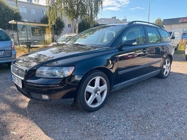 Svart Begagnad 2005 Volvo V50 Kinetic Kombi | 36 000 kr (Marknadspris) - Bild 1/4